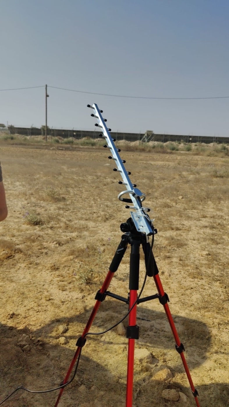 אנטנת Yagi על חצובה