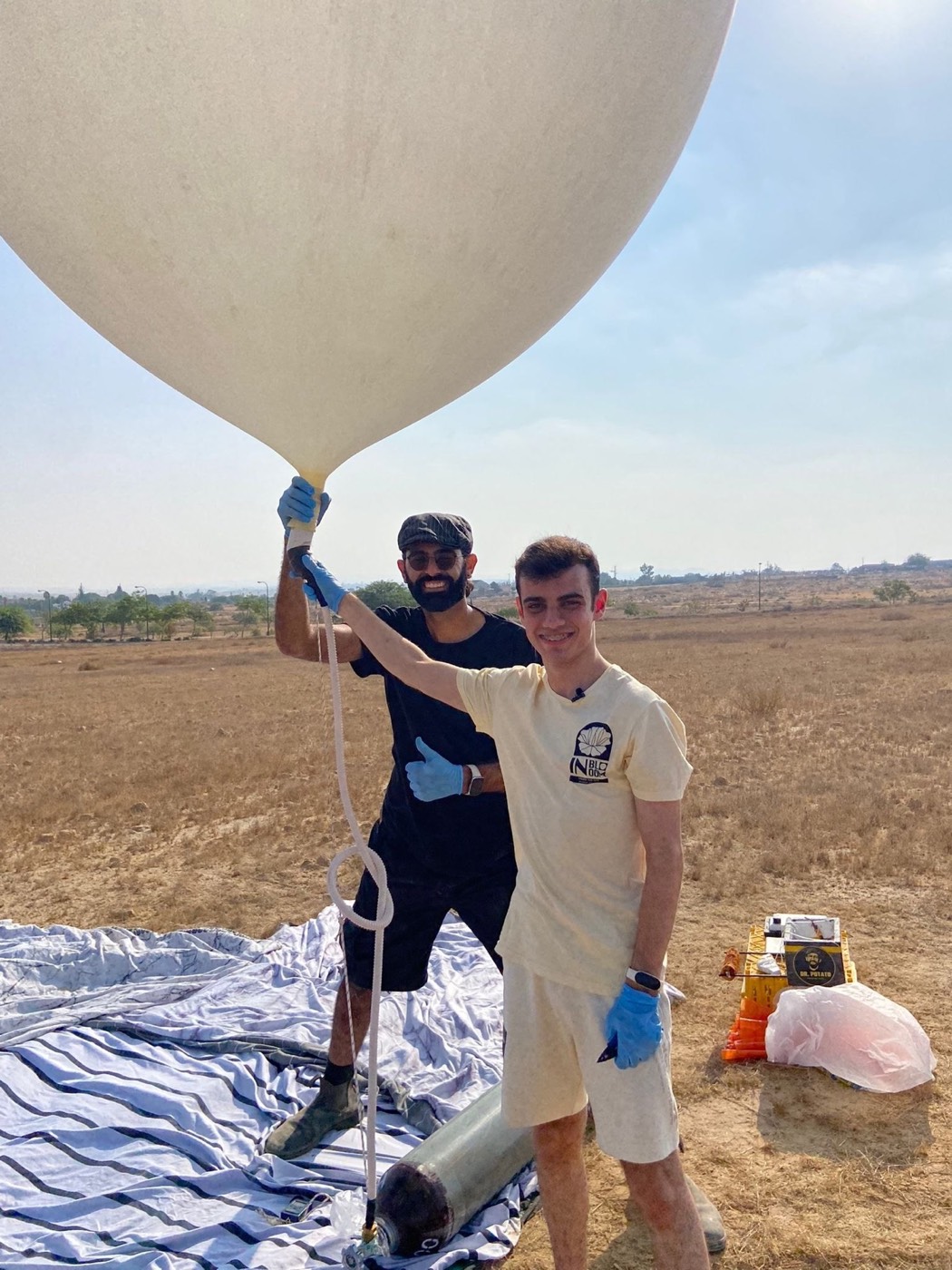 מוכנים לשיגור בשדה